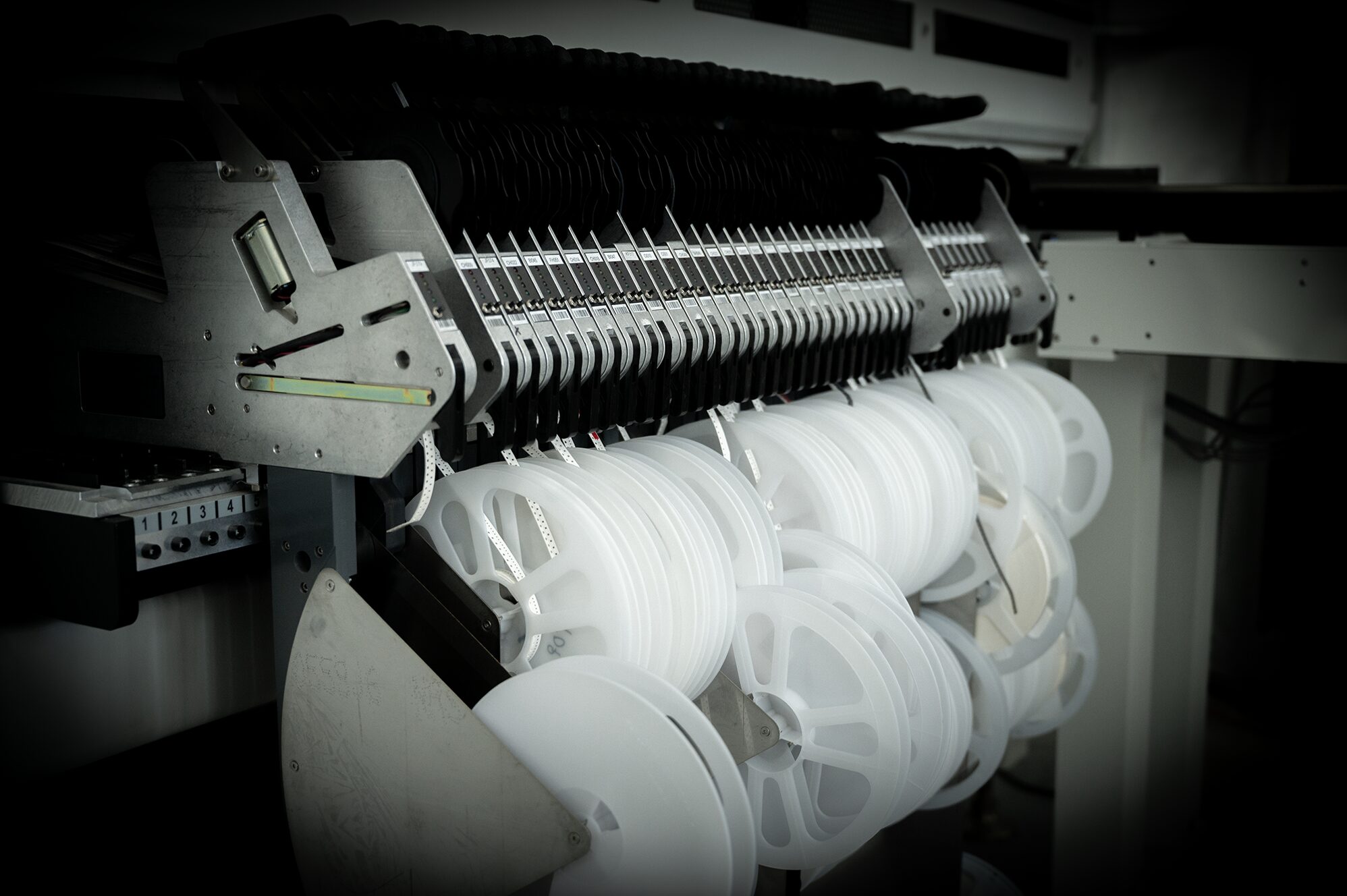 High-capacity component feeders